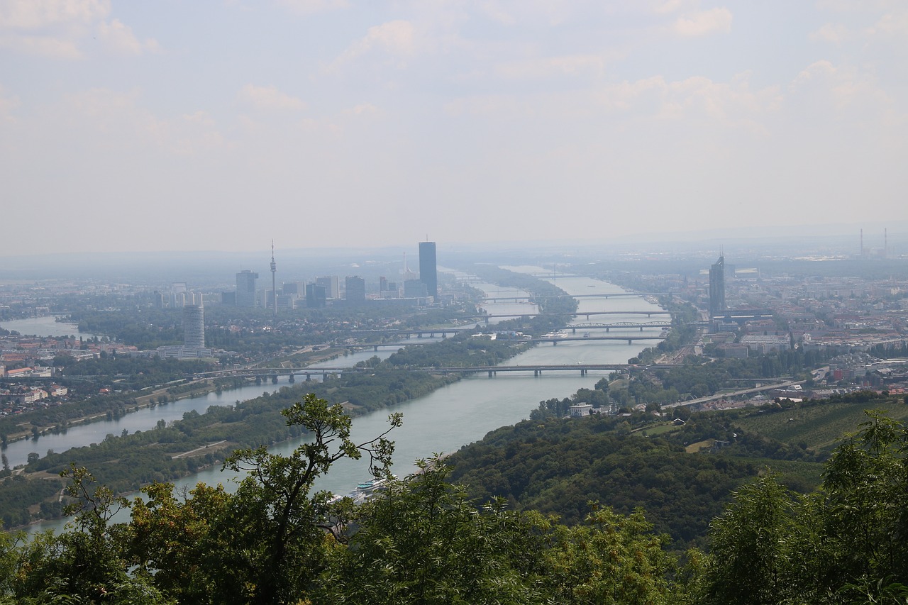 Ein Bild der Stadt Wien, in ihr befinden sich einige Moscheen. Durus werden in arabischer, bosnischer, türkischer und deutscher Sprache abgehalten.